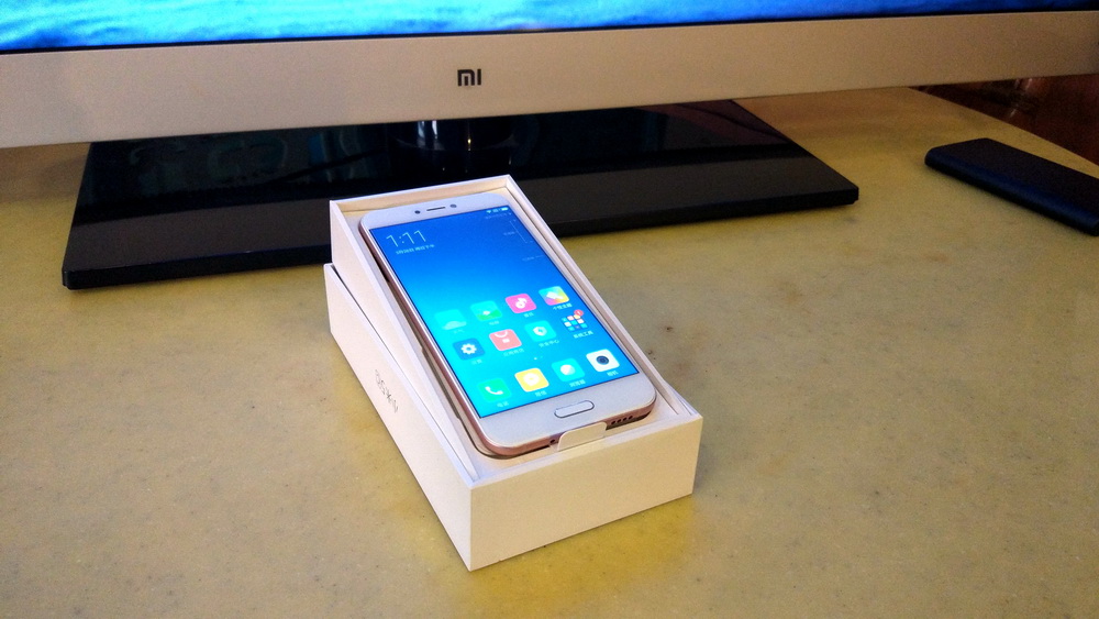 这是一部真小米手机，又轻又薄的小米手机5c