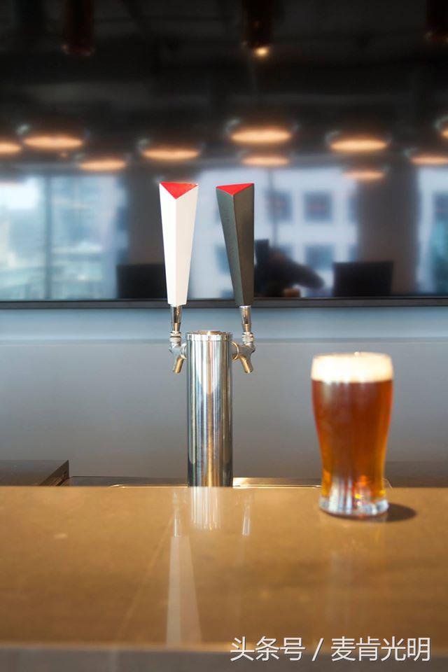 飞上天和太阳肩并肩,上天与太阳肩并肩的下一句