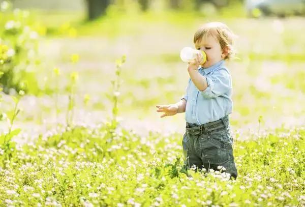 带宝宝出游的十个方法,宝宝出去旅行带什么