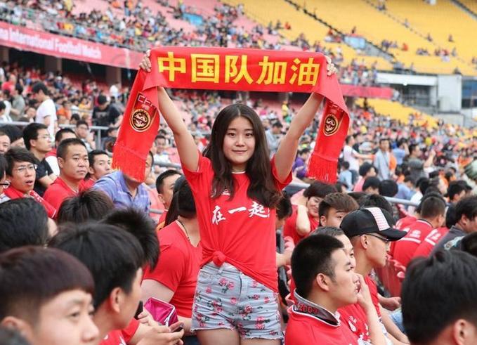 国足客场0-1伊朗全场,国足0-3伊朗止步八强