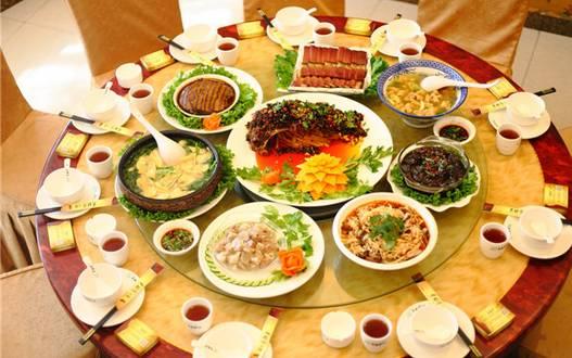 浜戝崡娉歌タ鍘跨編濂虫紓浜悧,浜戝崡绾㈡渤娉歌タ缇庡コ