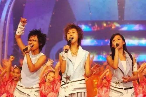 如果时光倒流你还会选择认识她吗,如果时光倒退你还会爱他吗