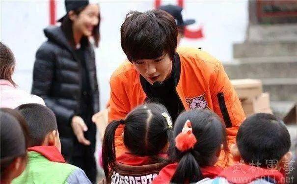 鹿晗真正的素颜照,鹿晗现在素颜照