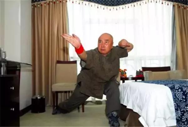 12岁武术冠军李连杰,李连杰和吴京在哪学的武术