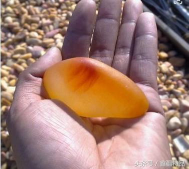 新疆戈壁海蓝宝石一克拉多少钱,新疆阿勒泰戈壁海蓝宝石原石