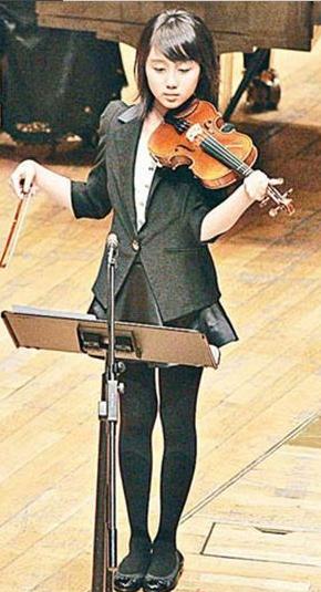 赌王四房四子何鸿燊,赌王何鸿燊四太太年轻照片