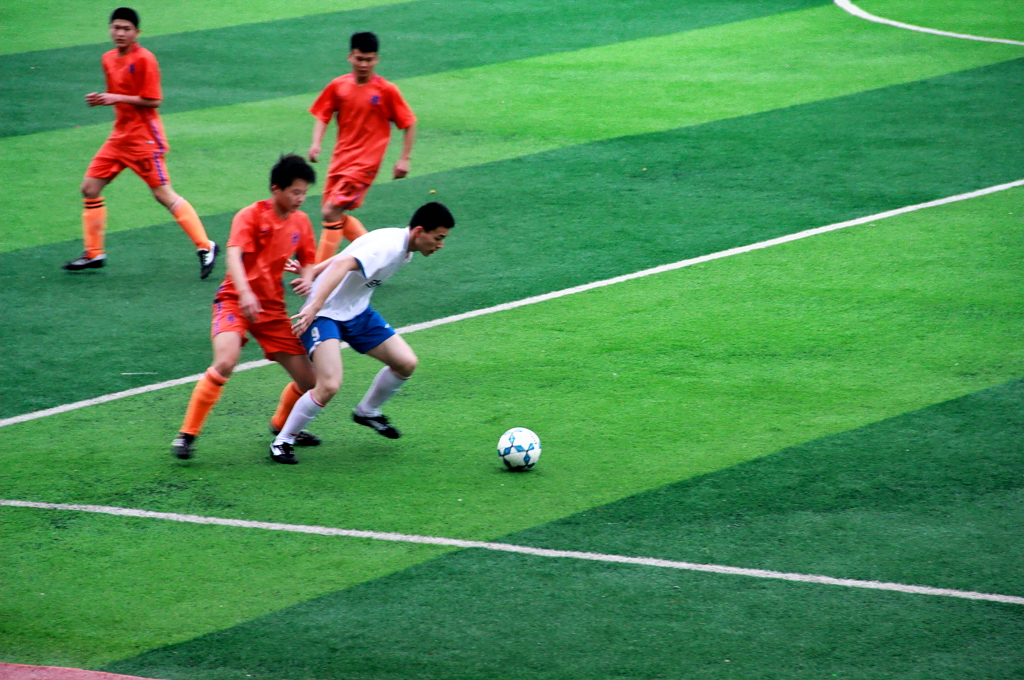 雨中战犹酣足球魅无穷