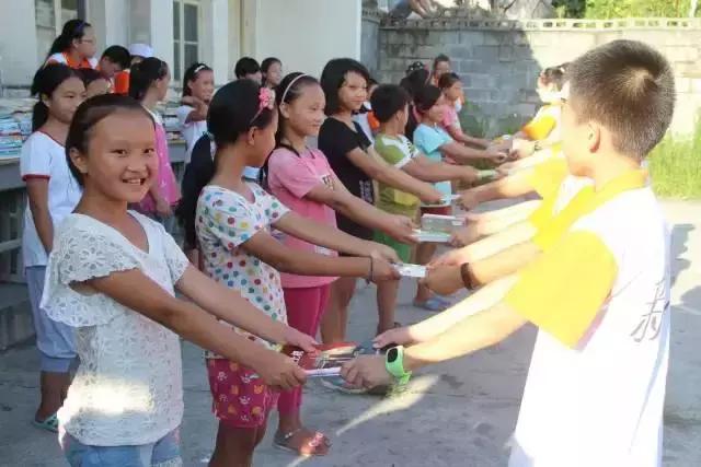 我与花火有个约定，小作家成长体验夏令营！