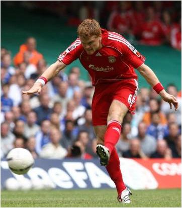 20岁成为职业足球运动员,20岁成为世界足球先生