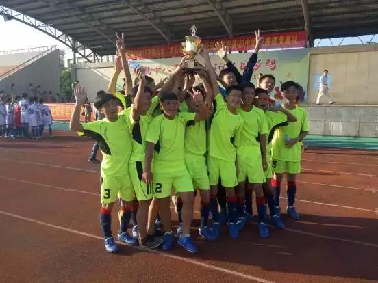 肇庆市足球特色学校有哪些,肇庆市有哪些体育学校