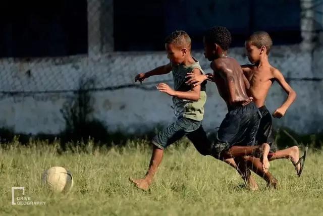 被国足抢头条了，巴西宝宝不开森了