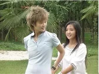 如果时光倒流你还会选择认识她吗,如果时光倒退你还会爱他吗