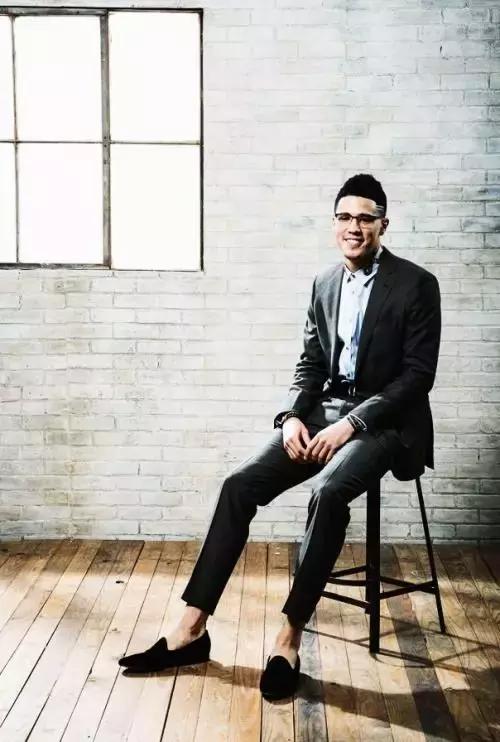 新秀布克格林共同穿过的鞋,布克70分球鞋