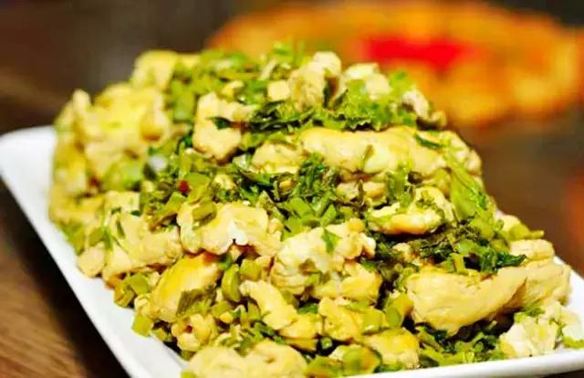 青岛市场火的小吃,最近很火的青岛菜