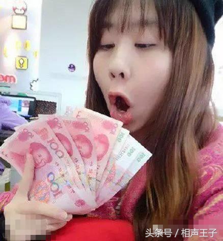 姑娘，别再抬脚了，整个车厢都弥漫着你臭袜子的味道