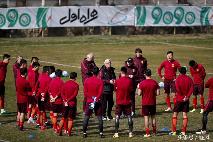 “菜地”球场接待国足！亚洲第一也惧怕中国队？