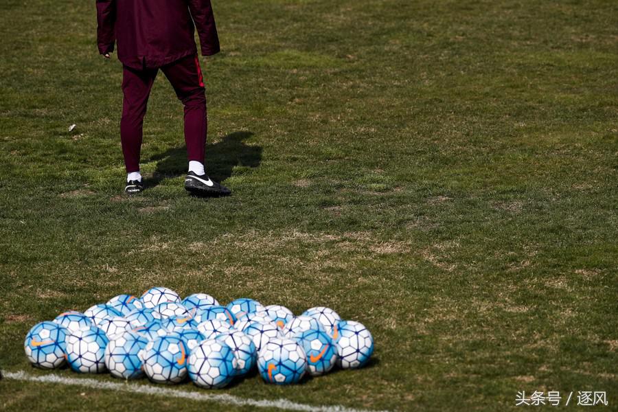 “菜地”球场接待国足！亚洲第一也惧怕中国队？