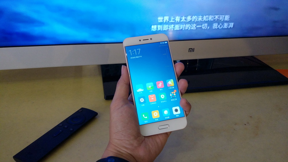 这是一部真小米手机，又轻又薄的小米手机5c