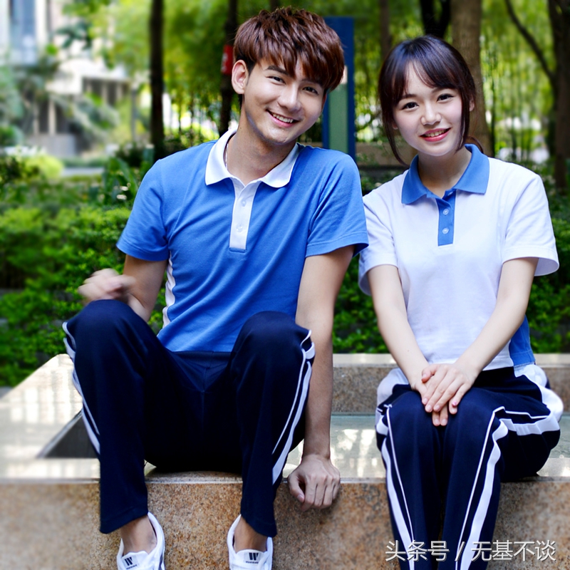 校服是我和你唯一穿过的情侣装,唯一穿过的情侣装是校服