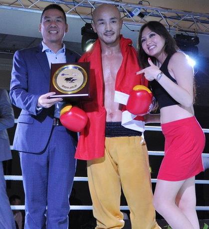 一龙金钟罩铁布衫吓坏外国人,一龙敢和国际拳击手打吗