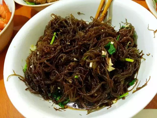 青岛市场火的小吃,最近很火的青岛菜