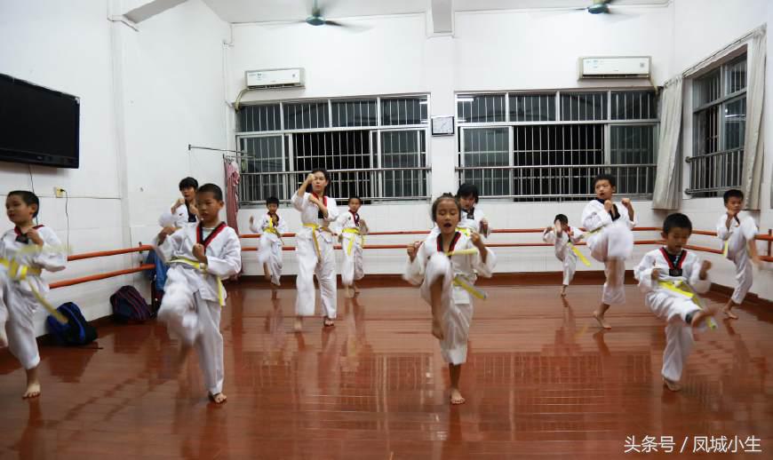 为什么跆拳道课程会引入体适能,为什么跆拳道现在都教搏击