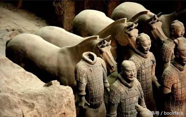 一群男人列队欢迎,霸道总裁出场一群男生迎接