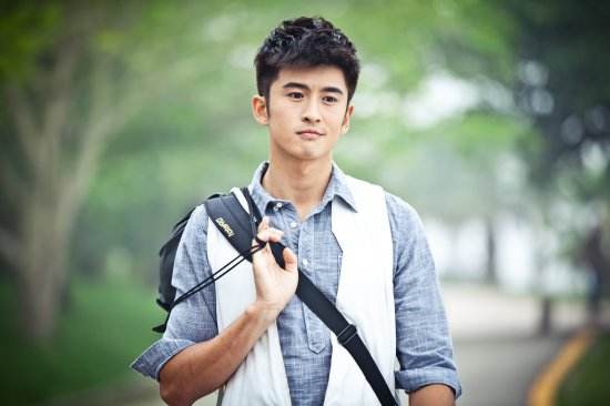 他是杨幂工作室艺人,他是杨幂公司的艺人