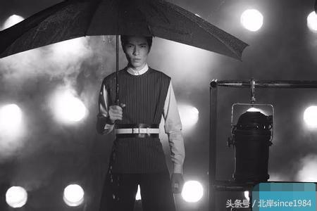 别傻了，你以为萧敬腾真是雨神，都是套路