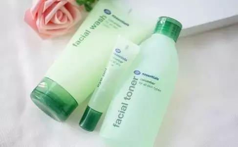 到了泰国买什么比较好,去泰国旅游买青草膏