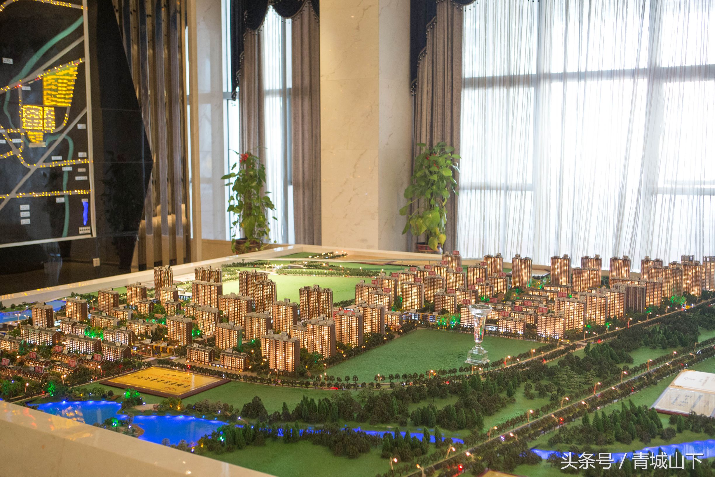 记者探盘*合六**一方力行小学已经动工亚泰足球主题公园待建