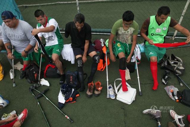 中国对足球的重视程度,对足球的热爱的短句子