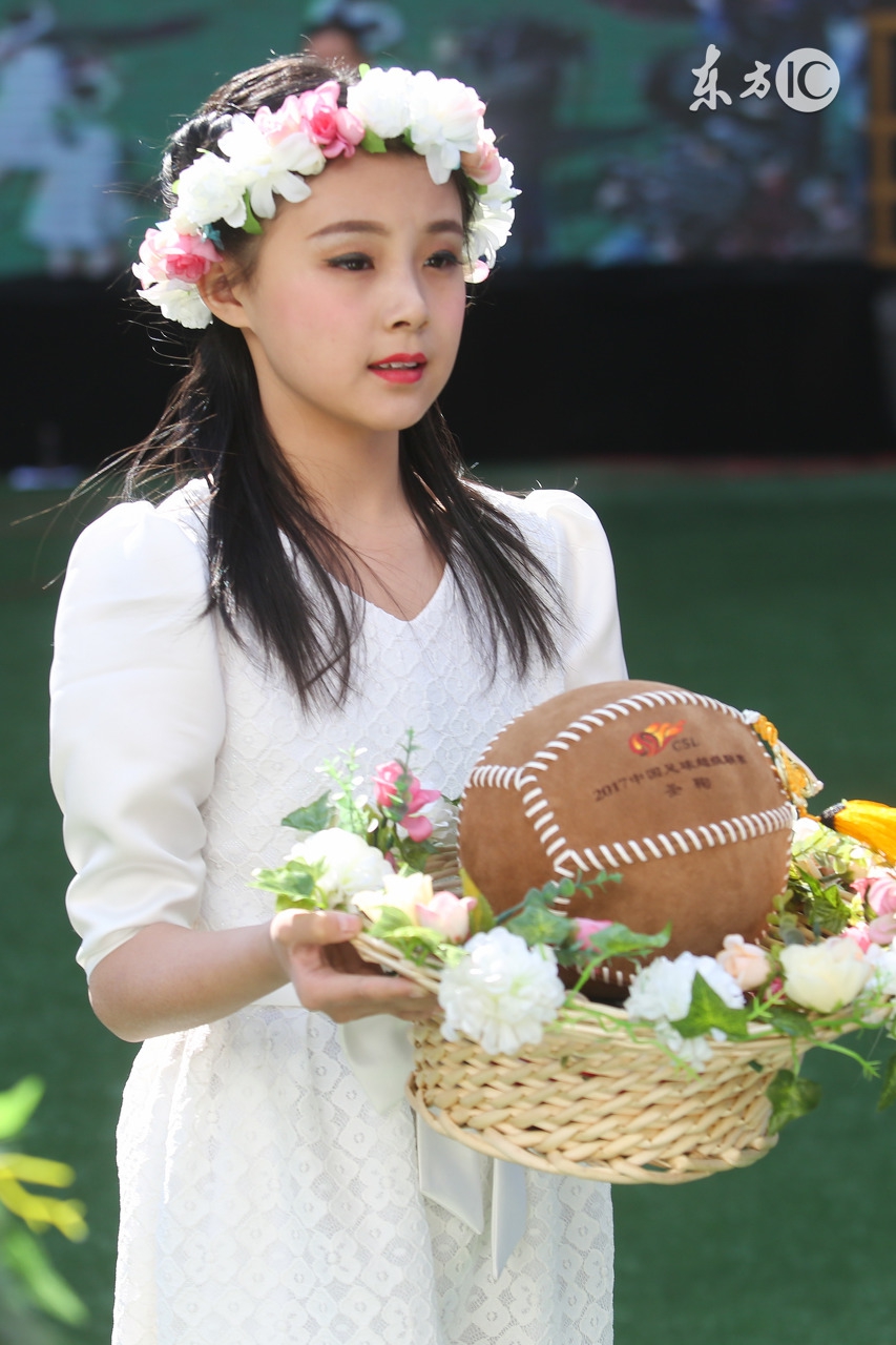 中超比赛女球迷,中超开赛现场观众