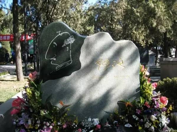 八宝山革命公墓的第一人,八宝山革命公墓第一个埋的谁