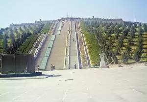 八宝山革命公墓的第一人,八宝山革命公墓第一个埋的谁