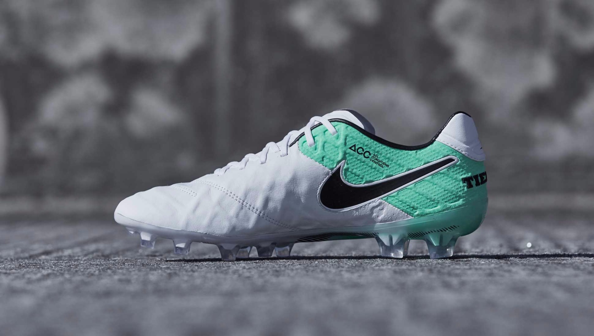 传奇6足球鞋次顶测评,6代战靴