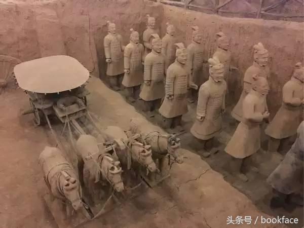 一群男人列队欢迎,霸道总裁出场一群男生迎接