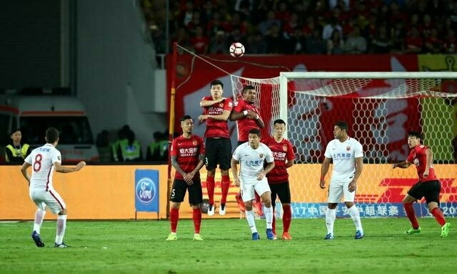 跟恒大打比赛,和恒大打对攻