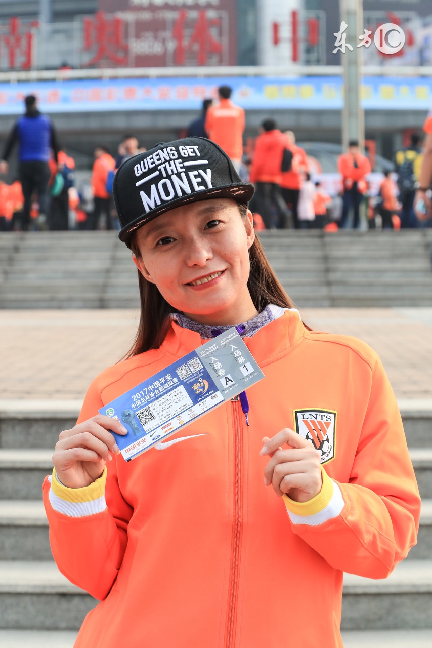 中超比赛女球迷,中超开赛现场观众