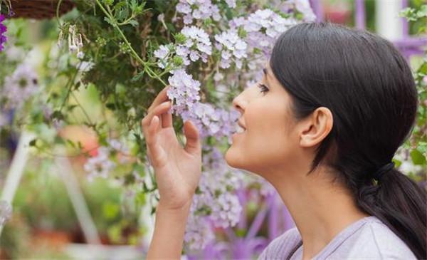 教你几招白癜风春季防复发！