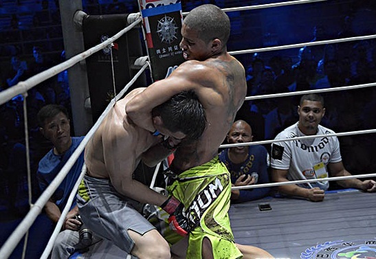 巴西战舞断头台教学,中国擂台断头技巧视频