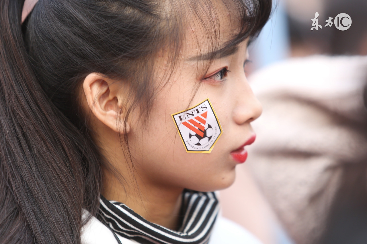 中超比赛女球迷,中超开赛现场观众