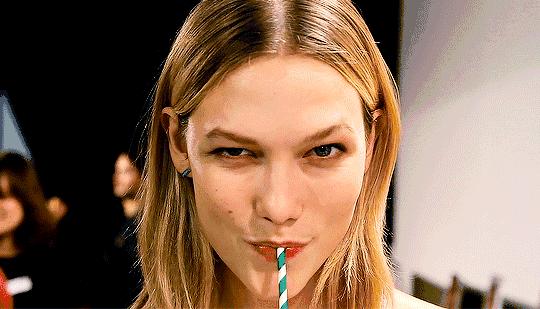 明媚春夏当然要穿碎花裙！这4款不乡土超精致，轻松美出新高度！