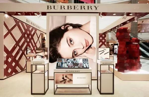 刚到Chanel咖啡店拔了草，这些品牌又搞新花样？！