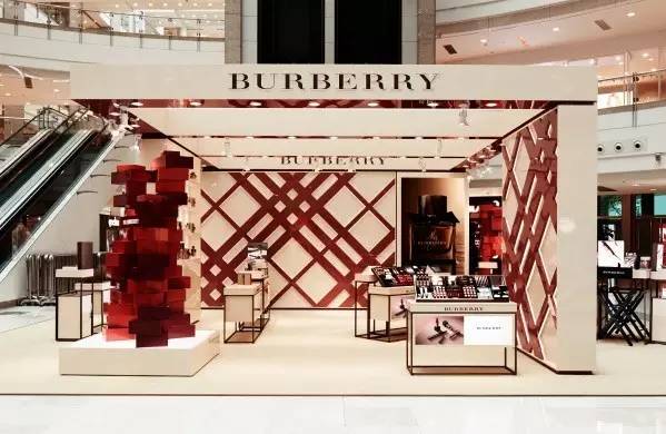 刚到Chanel咖啡店拔了草，这些品牌又搞新花样？！