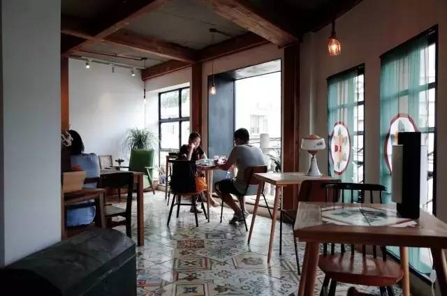 这座藏在旧城区菜市场里的“百货”，装满了老厦门的味道！