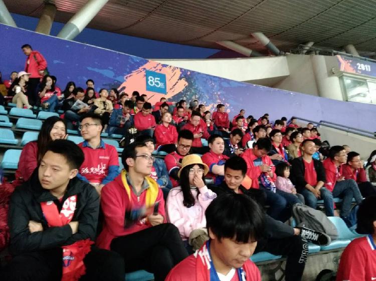 重庆球迷现场评价成都球迷助威,重庆球迷史上最震撼助威