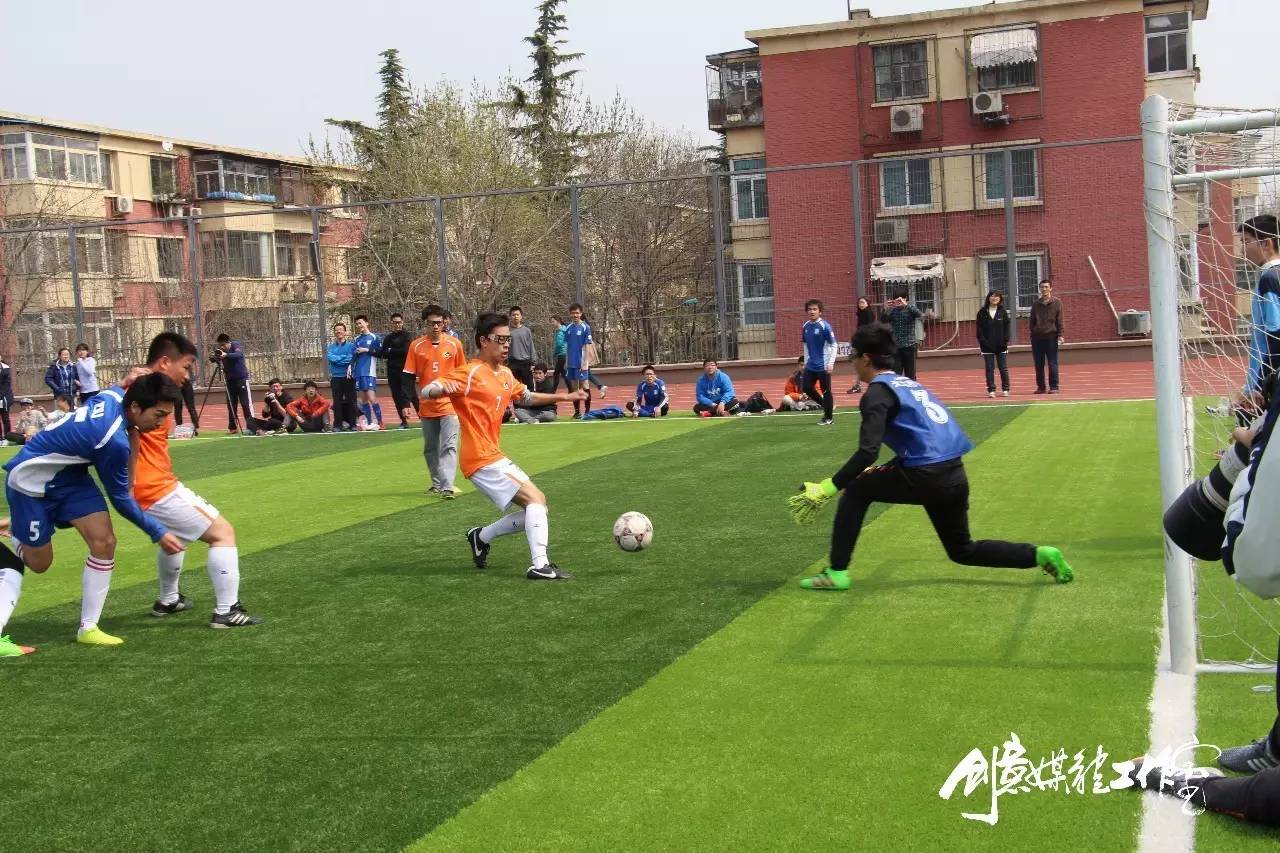 明德男足2:0格物男足，袁畅独中两元