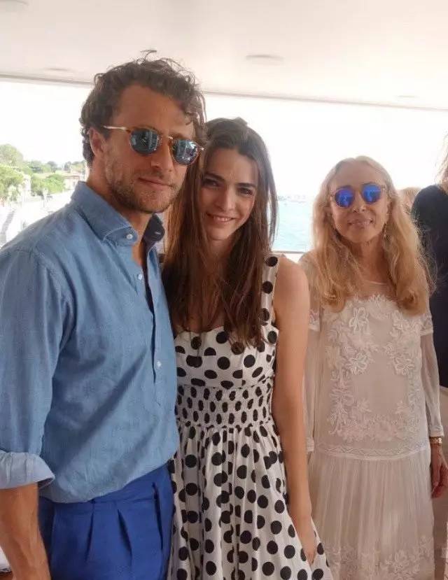 深夜东西｜时尚圈最强联姻，准新娘实力丝毫不输女魔头妈妈