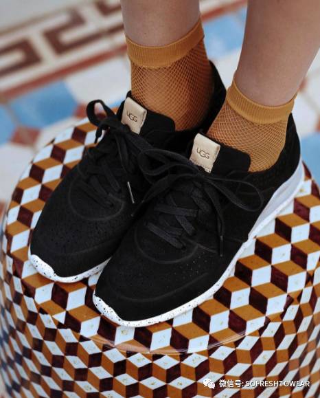 ugg鞋穿搭,ugg复古鞋怎么搭配衣服